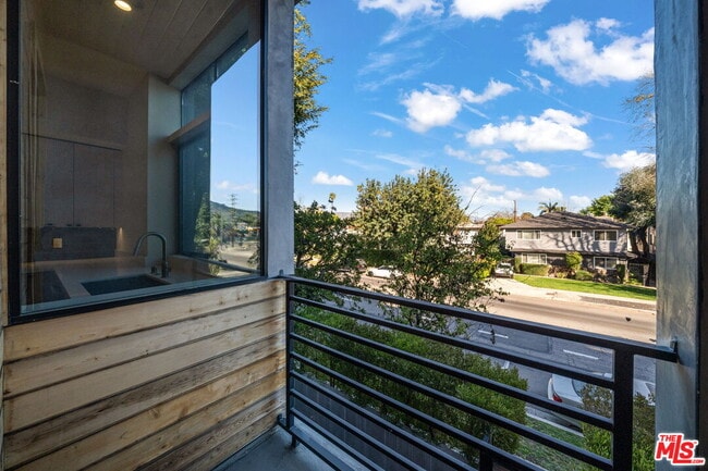 Photo - 4429 Tujunga Ave