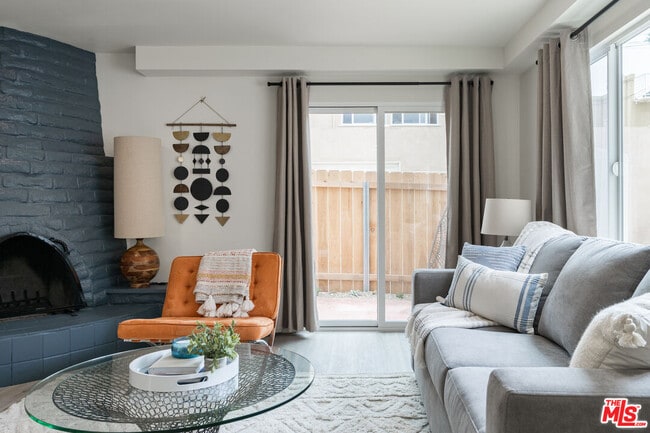 Building Photo - 329 Rosemont St Unit 31