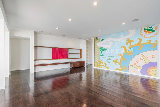 Photo - 686 Enchanted Way