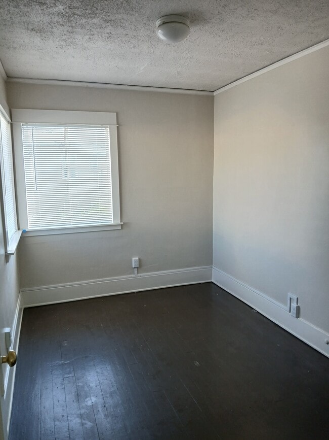 Photo - 1051 E 2nd St Unit 1051