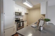 2BR, 2BA - 950 SF - Washington Place Apartments