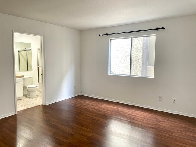 Photo - 7045 Woodley Ave Unit 209