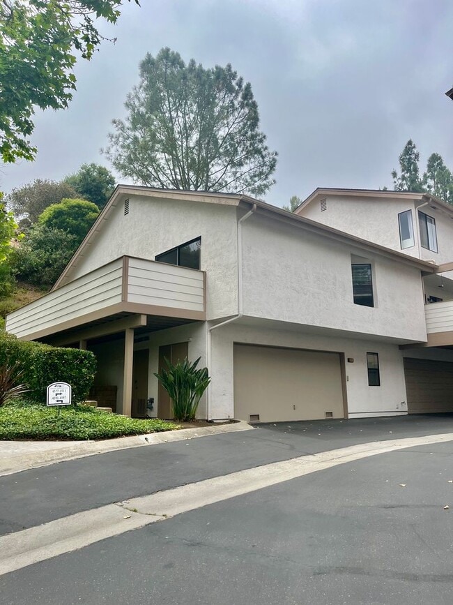 Building Photo - HUGE 2BD/2BA CLAIREMONT CONDO W/ 2 CAR GARAGE - ONLY $3,295/MONTH
