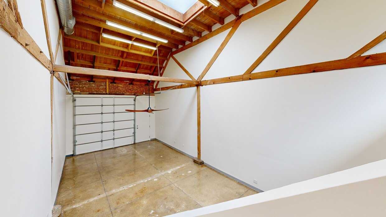 3D Tour - 805 E. 7th St.