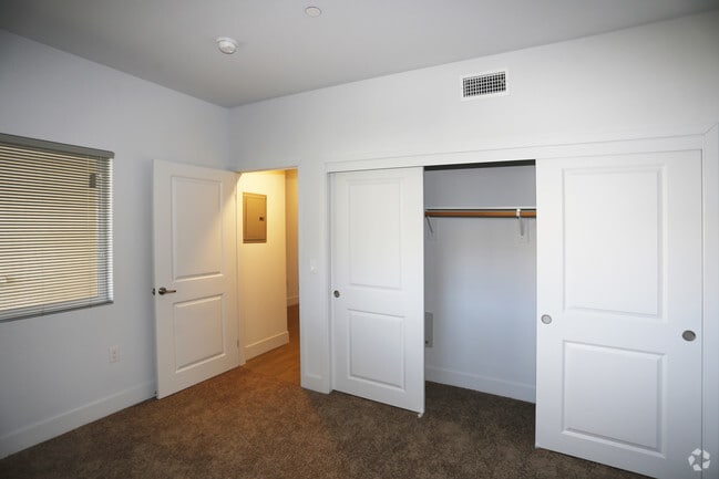 2BR, 2BA - 806 SF - Coastal Village