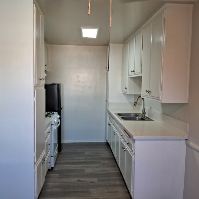 Photo - 4475 Rosewood Ave