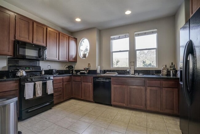 3 Br SanElijoTownhome 2 car garage Granite... - 3 Br SanElijoTownhome 2 car garage Granite...