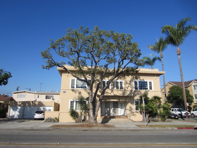 Photo - 1931 E 3rd St Apartments Unit 1931