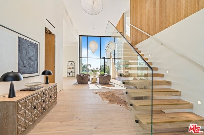 Photo - 2501 Banyan Dr