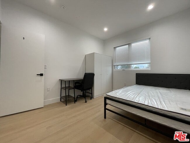 Photo - 1340 W 37th St Unit 1340