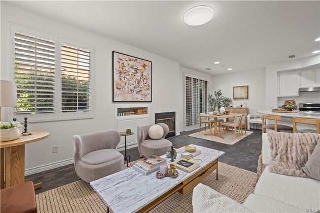 Photo - RECENTLY RENOVATED 3 BED, 3 BATH CONDO! $4,500 (OAK CREEK-IRVINE)