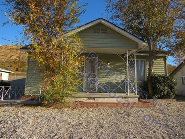 Building Photo - Just Listed in Victorville