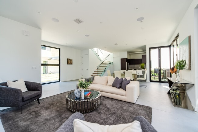 Photo - 370 N San Vicente Blvd House