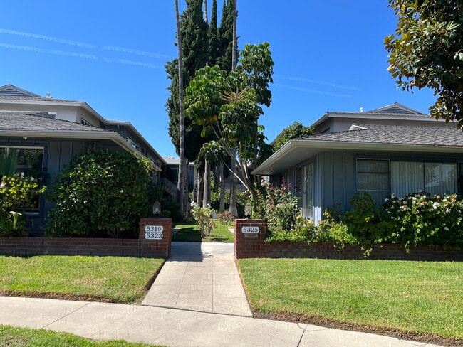 Building Photo - 5319 Radford Ave Unit 5