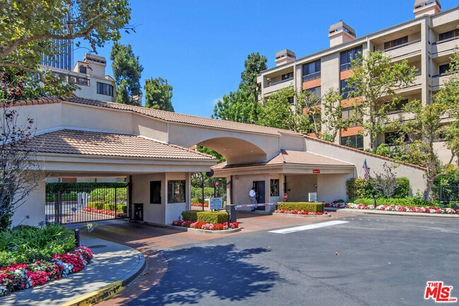 Building Photo - 2131 Century Park Ln Unit 118