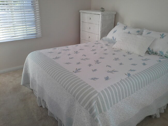 Building Photo - 6445 W 87th St Unit Private room for rent
