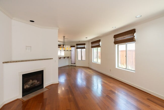 Photo - 3 Bedroom Townhome in Crown Point – Pacific Beach