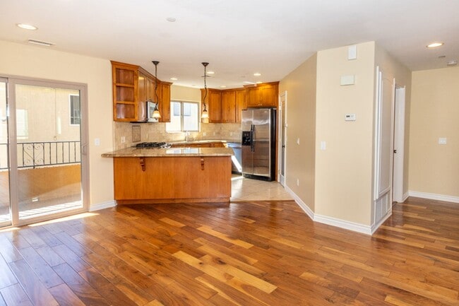 Photo - Beautiful 3 br/3.5ba Townhome in Pacific Beach Just Blocks to Crown Point Shores!