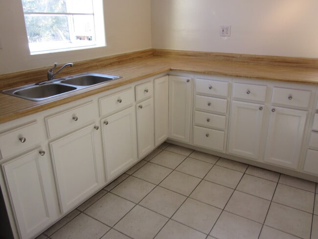 Photo - 1412 S Dunsmuir Ave Unit 1412