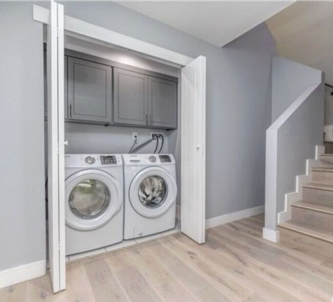 Photo - 1120 1/2 N Heliotrope Dr