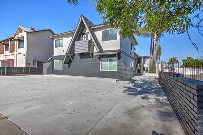 4657 1/2 Oregon Street - 4657 1/2 Oregon Street Condo