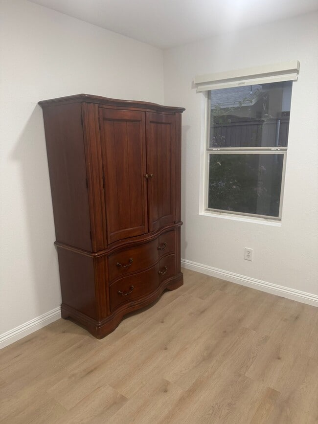 Building Photo - 735 Blake Rd Unit Rm #3 Rental