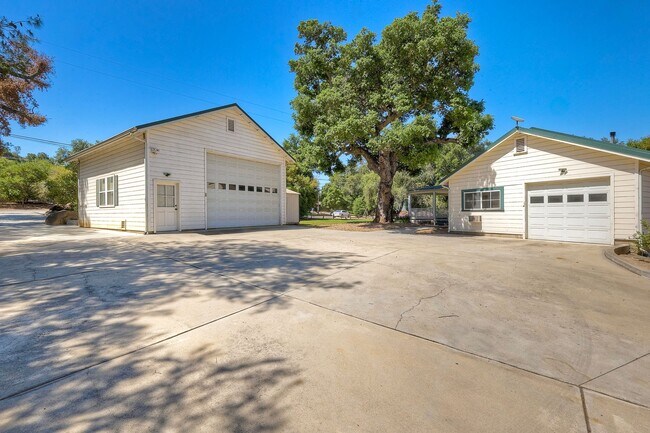 attached and detached garage - 22242 Little Klondike Rd