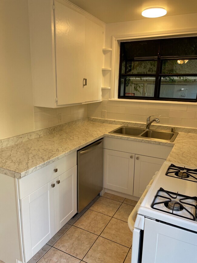 Kitchen - 1956-1960 S Beverly Glen Blvd