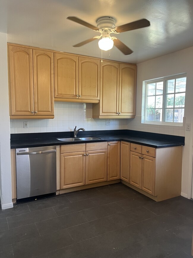 Photo - 2409 Curtis Ave