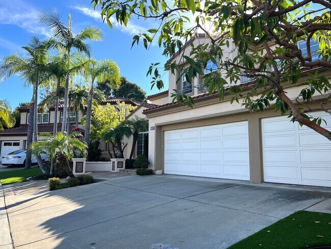 Photo - Room for Everyone: Meticulously Maintained 5-Bedroom Estate