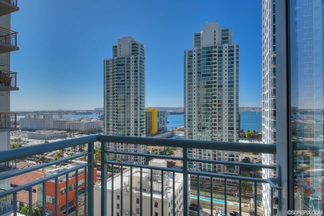 Building Photo - Stunning Two-Story Treo Residence in Littl...