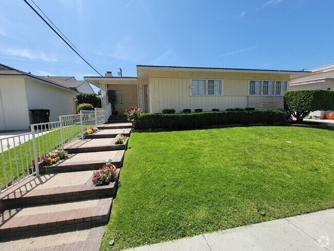 Building Photo - SPACIOUS 3BD/2BA WITH GARAGE, LAUNDRY AND ... Rental