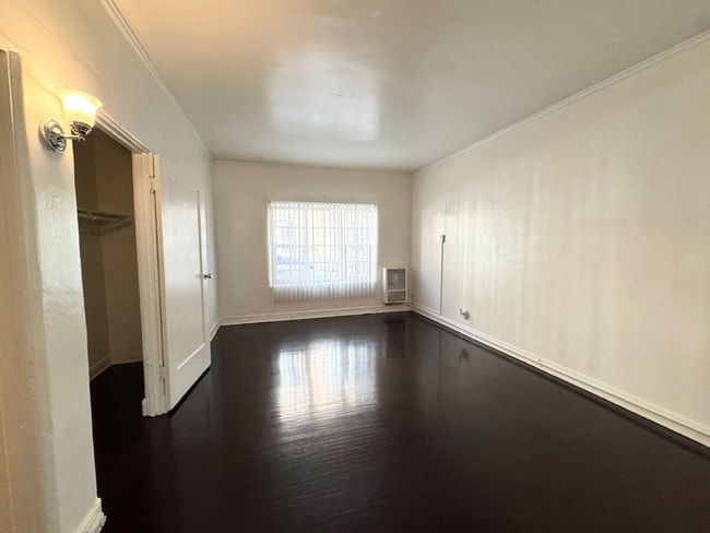 Photo - 636 N Plymouth Blvd Unit 103