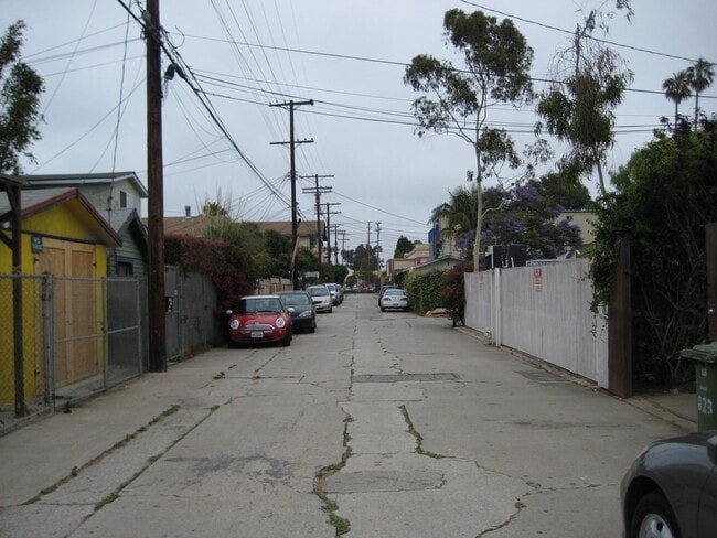 Photo - Broadway Unit Back House