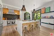 Photo - 2065 Watsonia Terrace