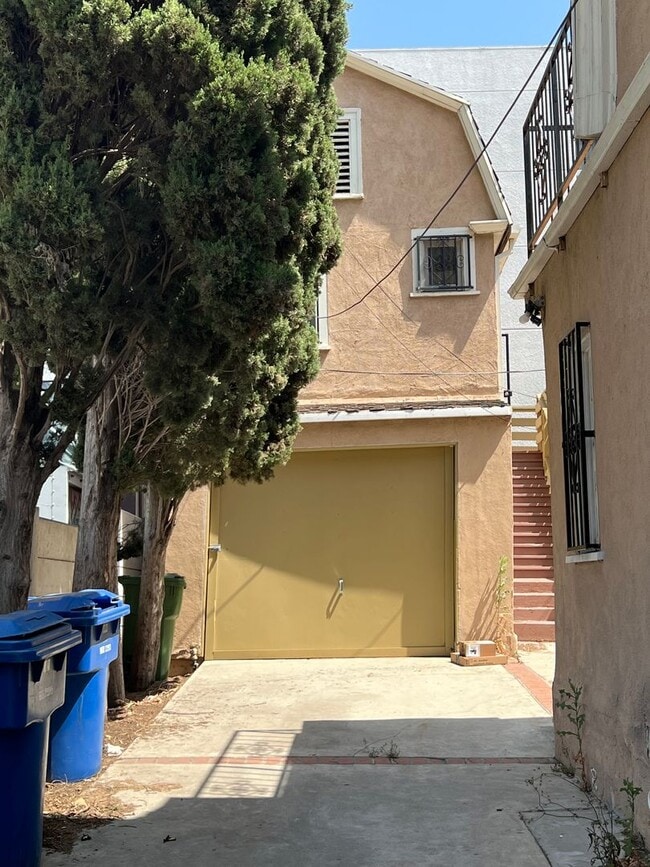 Cute and Cozy Studio in Los Angeles w/ Gar... - Cute and Cozy Studio in Los Angeles w/ Gar... Apartment Unit 6553 1/2 Franklin Ave