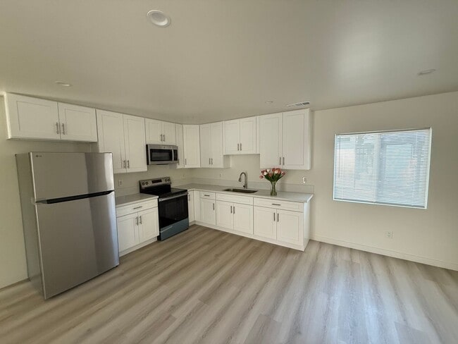 Photo - 7725 Owensmouth Ave Unit 7727