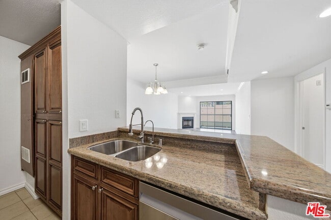 Photo - 909 Croft Ave Unit 305