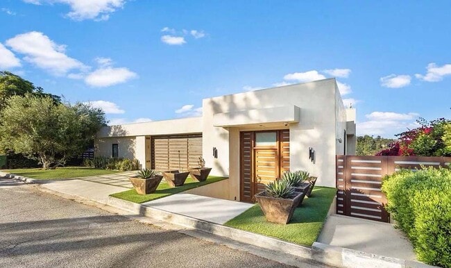 Photo - 1018 Stradella Rd