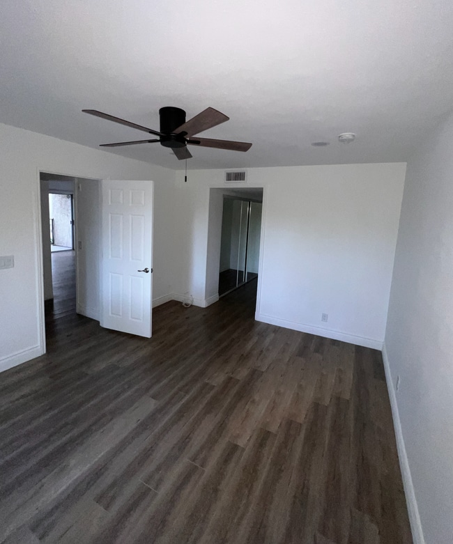 Modern 2-Bedroom Apartment in Gated Van Nu... - Modern 2-Bedroom Apartment in Gated Van Nu... Unit 6