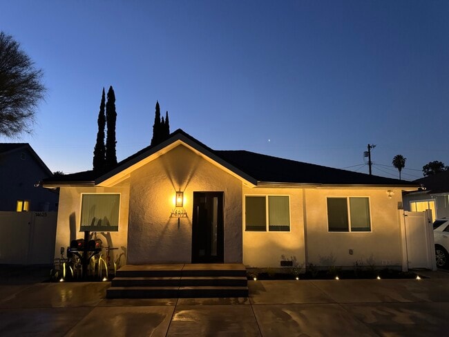 Photo - 14621 Leadwell St House