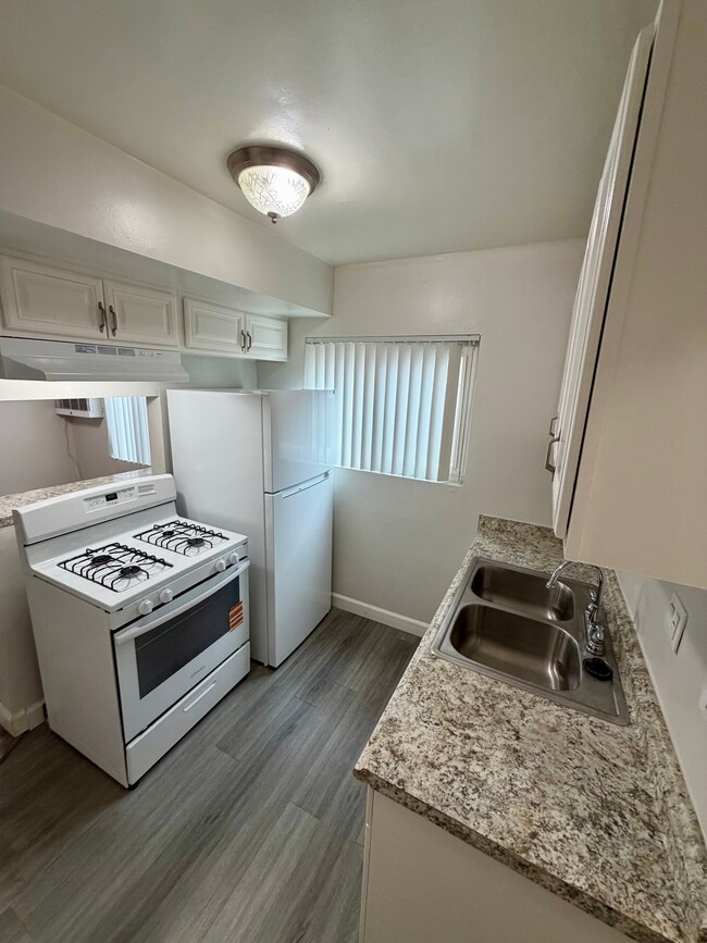 Photo - 12414 Dunrobin Ave Unit 5