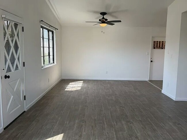 Photo - 2124 Hemlock Ave