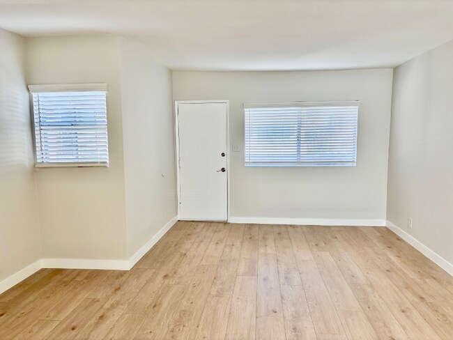 Photo - 808-812 Westmount Dr Unit 812-16