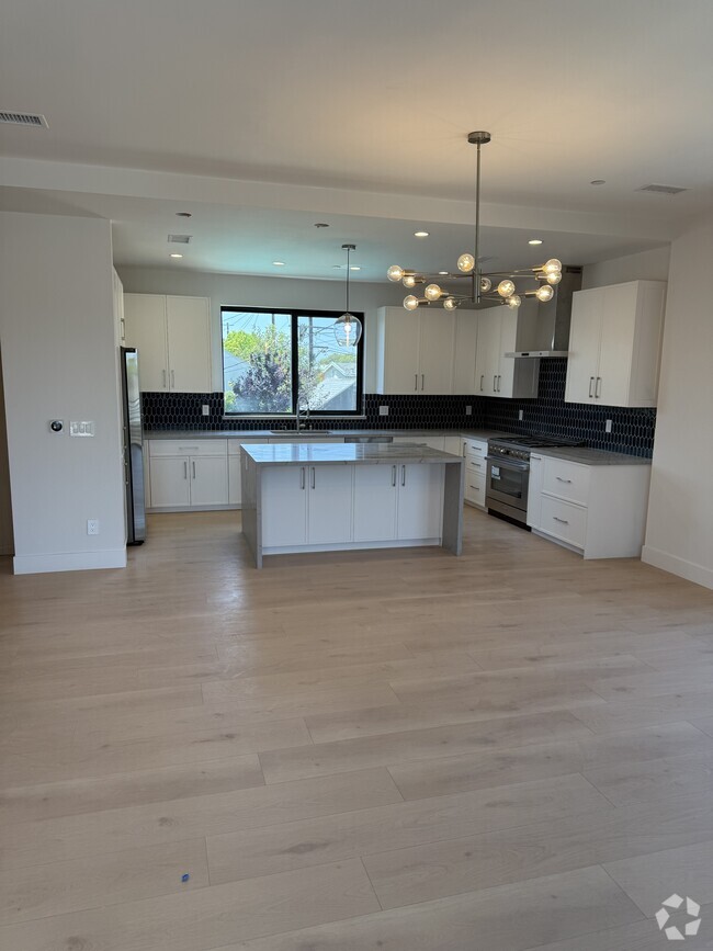 Building Photo - 1901 Preuss Rd Unit Preuss Rental