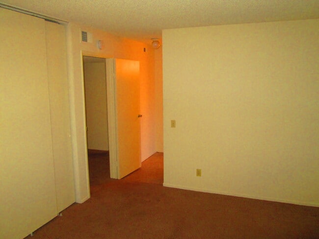 Building Photo - 8192 Whitaker St Unit #C Rental
