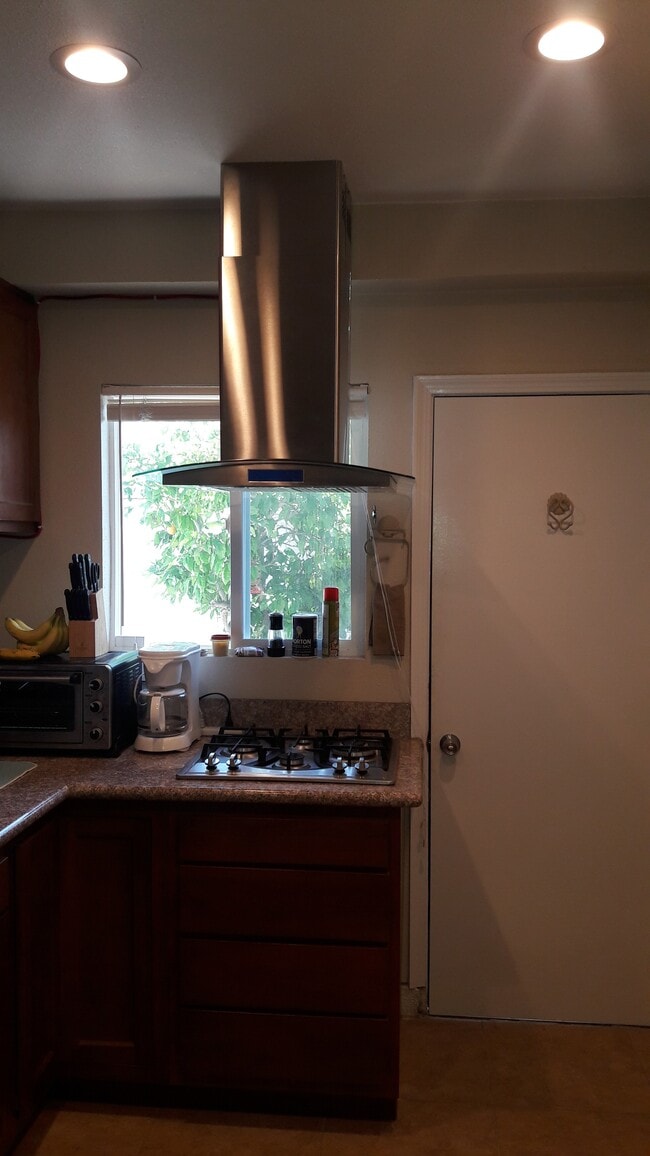 Photo - 7008 Dennison St