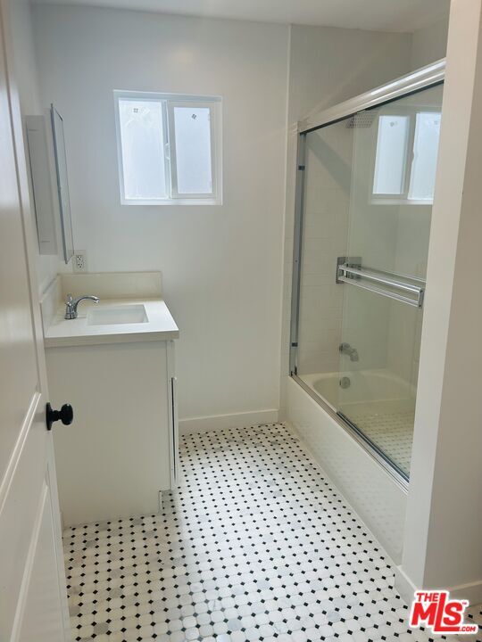 Photo - 5724 S Manhattan Pl