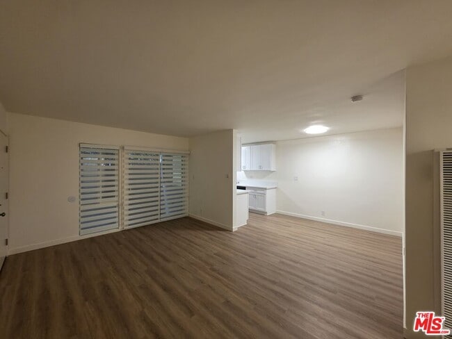 Building Photo - 827 9th St Unit 2