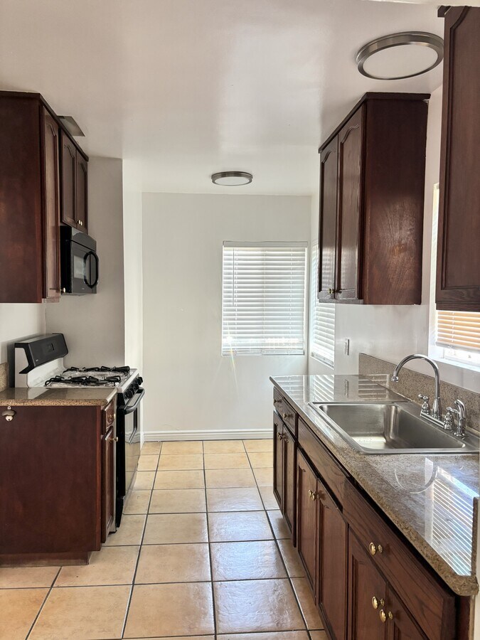 Kitchen - 6109 S Hobart Blvd Unit 6109 S. Hobart